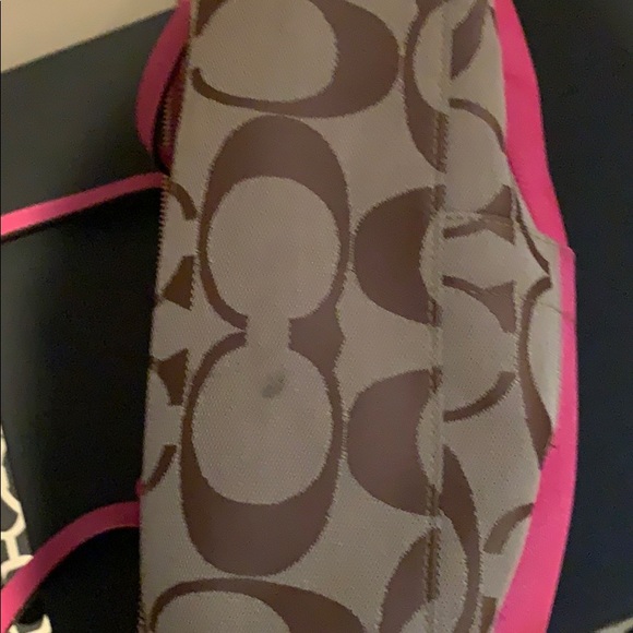 Coach handbag with pink details - Picture 6 of 10